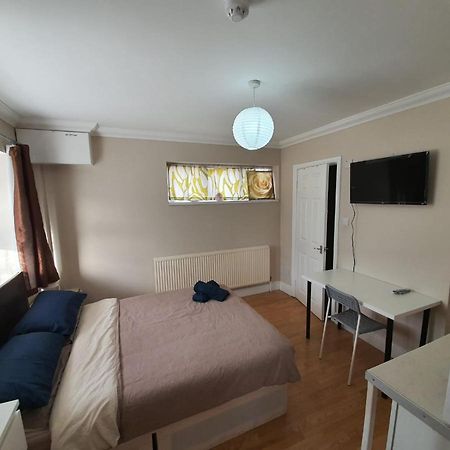 Eastwood Rooms Goodmayes Екстериор снимка