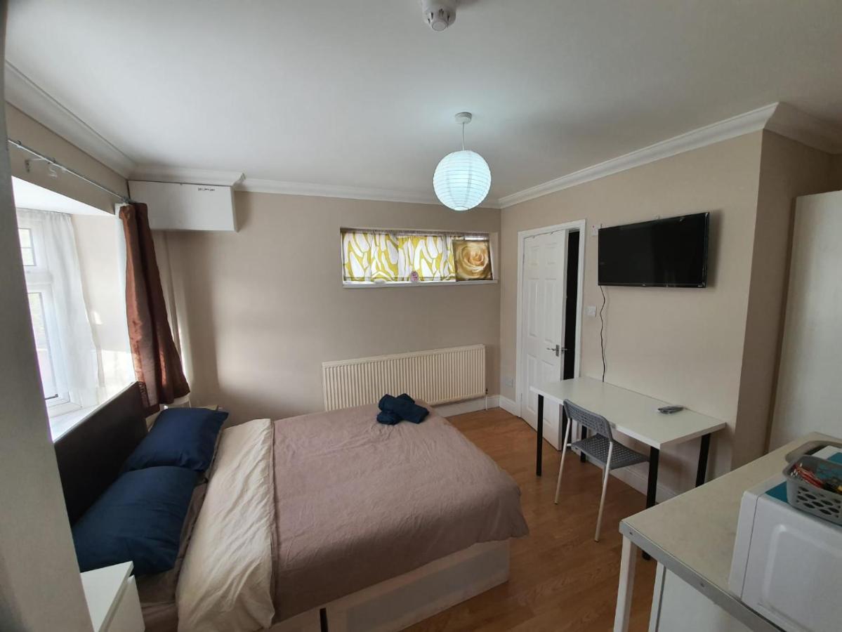 Eastwood Rooms Goodmayes Екстериор снимка