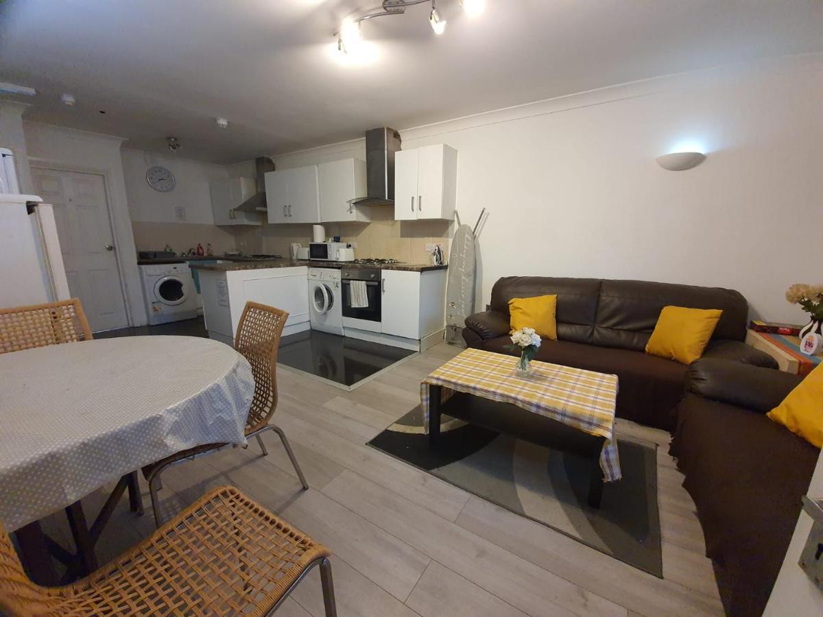 Eastwood Rooms Goodmayes Екстериор снимка