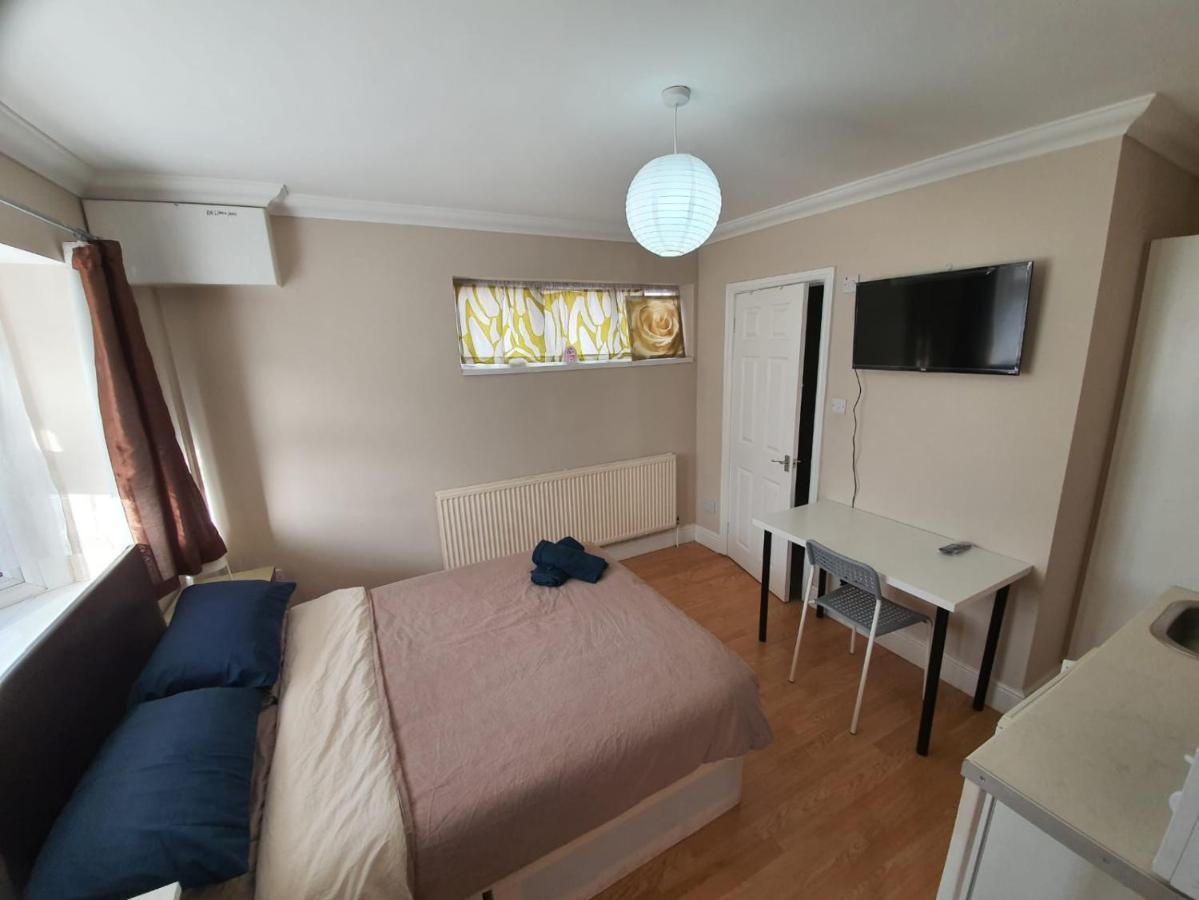 Eastwood Rooms Goodmayes Екстериор снимка